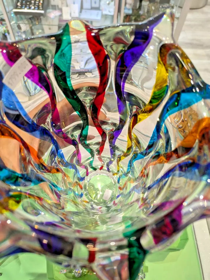 Ribbon vase inside view.