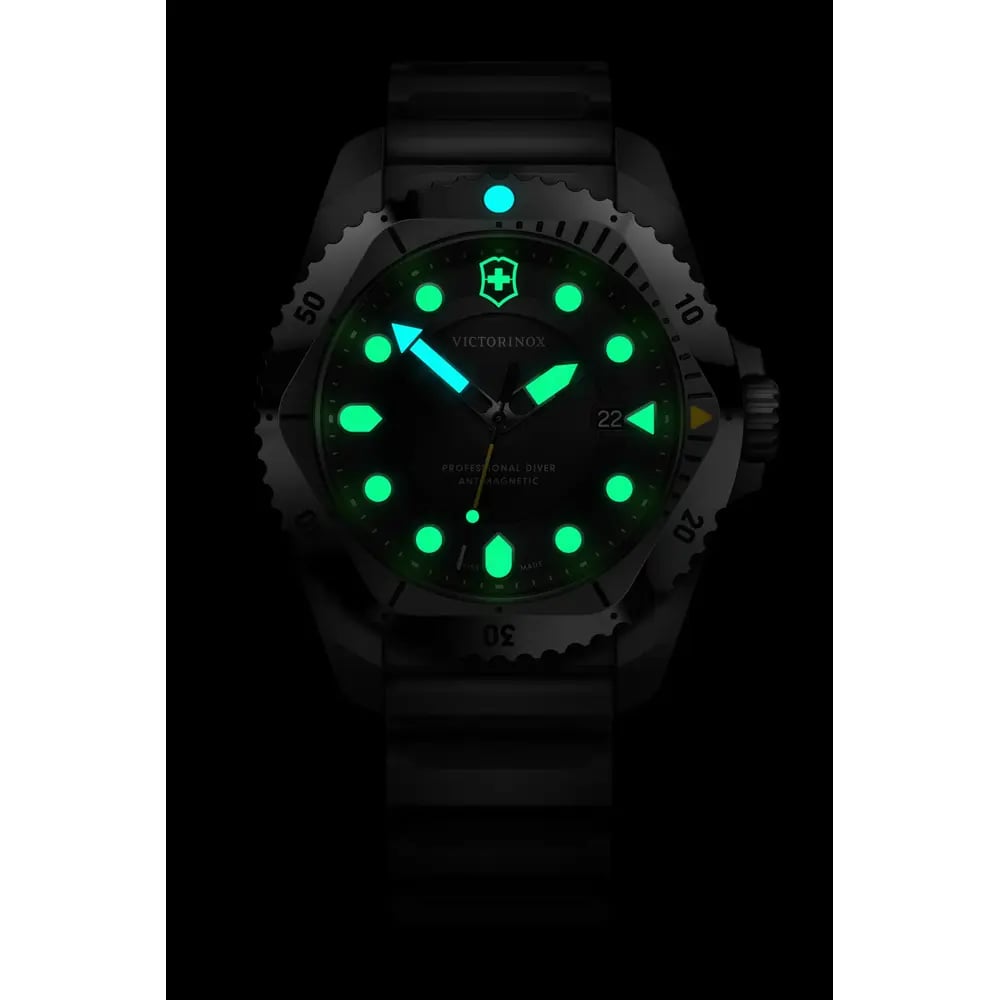 241990 Dive Pro Quartz water resistance up to 300 m