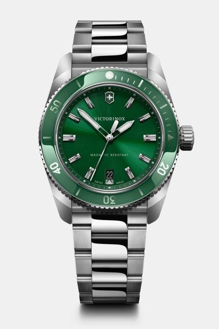 Victorinox Maverick Quartz 39 mm Bracelet Watch – 242096
